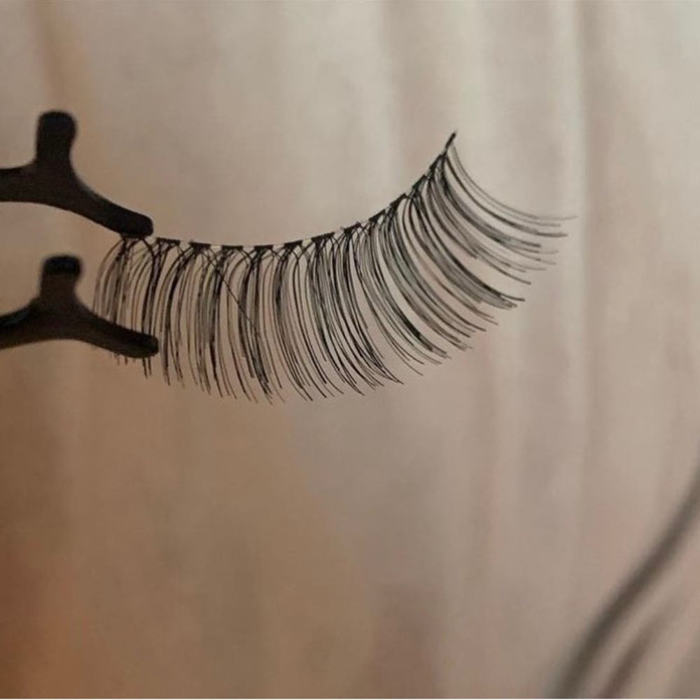 Lashes - Picture 4 of 8